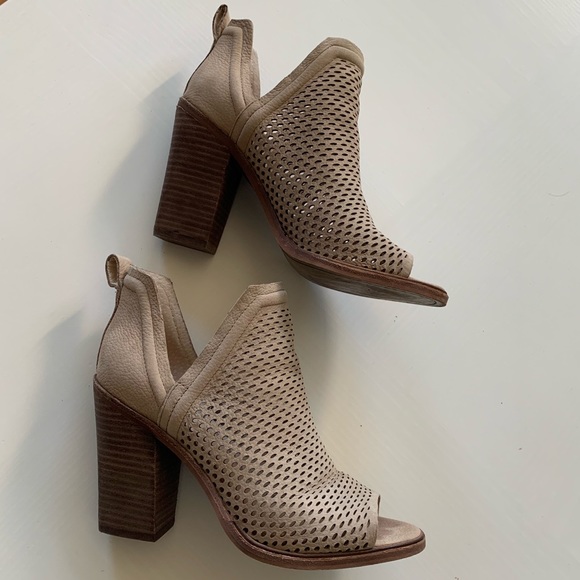 Vince Camuto Shoes - Vince Camuto Open Toe Booties Size 7